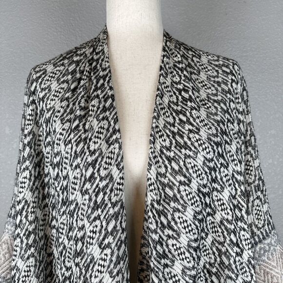 BCBGMAXAZRIA Womens Boho Poncho Wrap Sweater One Size Black Beige Fringe Trim - Picture 2 of 8